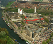 85566 Luchtfoto van de Tabaksfabriek, Koffiebranderij, Theehandel en Kantoor van de firma Douwe Egberts (Keulsekade ...